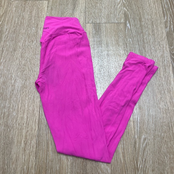 Stori - Picture 1 of 3